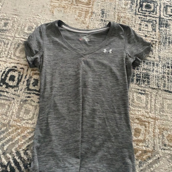 Under Armour Tops - UA Shirt